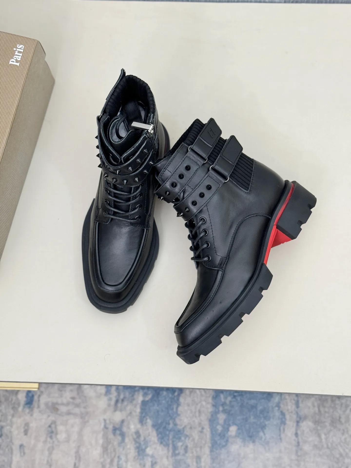[CL～High-end men’s red-soled shoes] Top P: 940💰. Size: 39-44 (38.45.46 can be customized) 🆑Top original purchase agent Imported open-edge bead fabric and water-dyed cowhide inside 🉑️ Imported TPU rubber sole, wear-resistant and non-slip, full of European style.